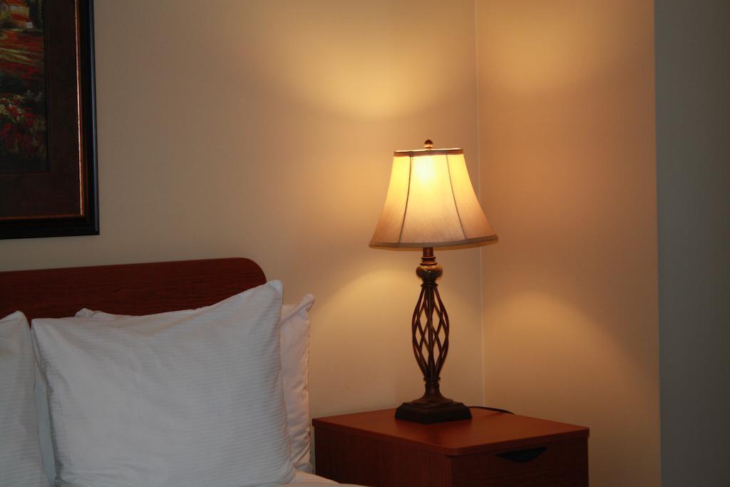 University Of Alberta - Hotel Edmonton Esterno foto