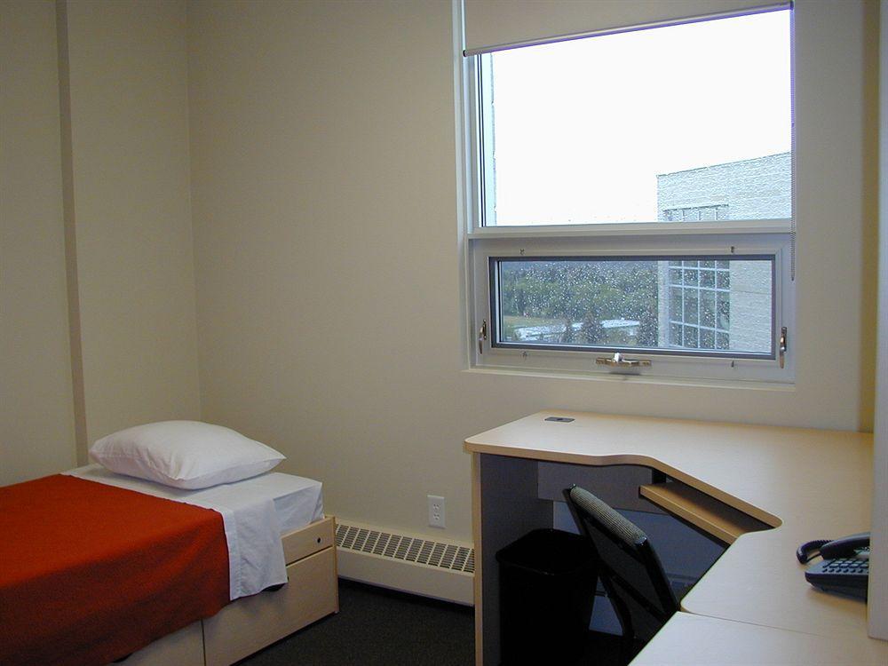 University Of Alberta - Hotel Edmonton Esterno foto
