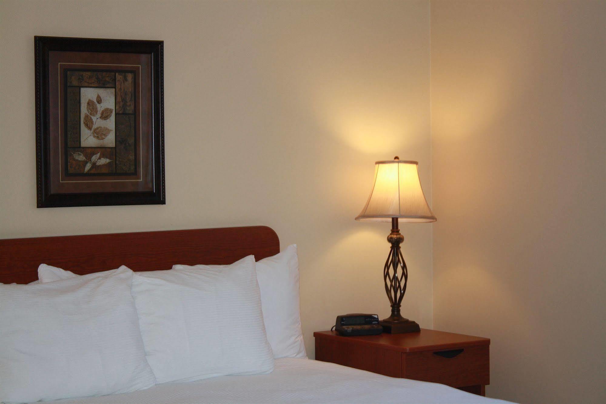 University Of Alberta - Hotel Edmonton Esterno foto