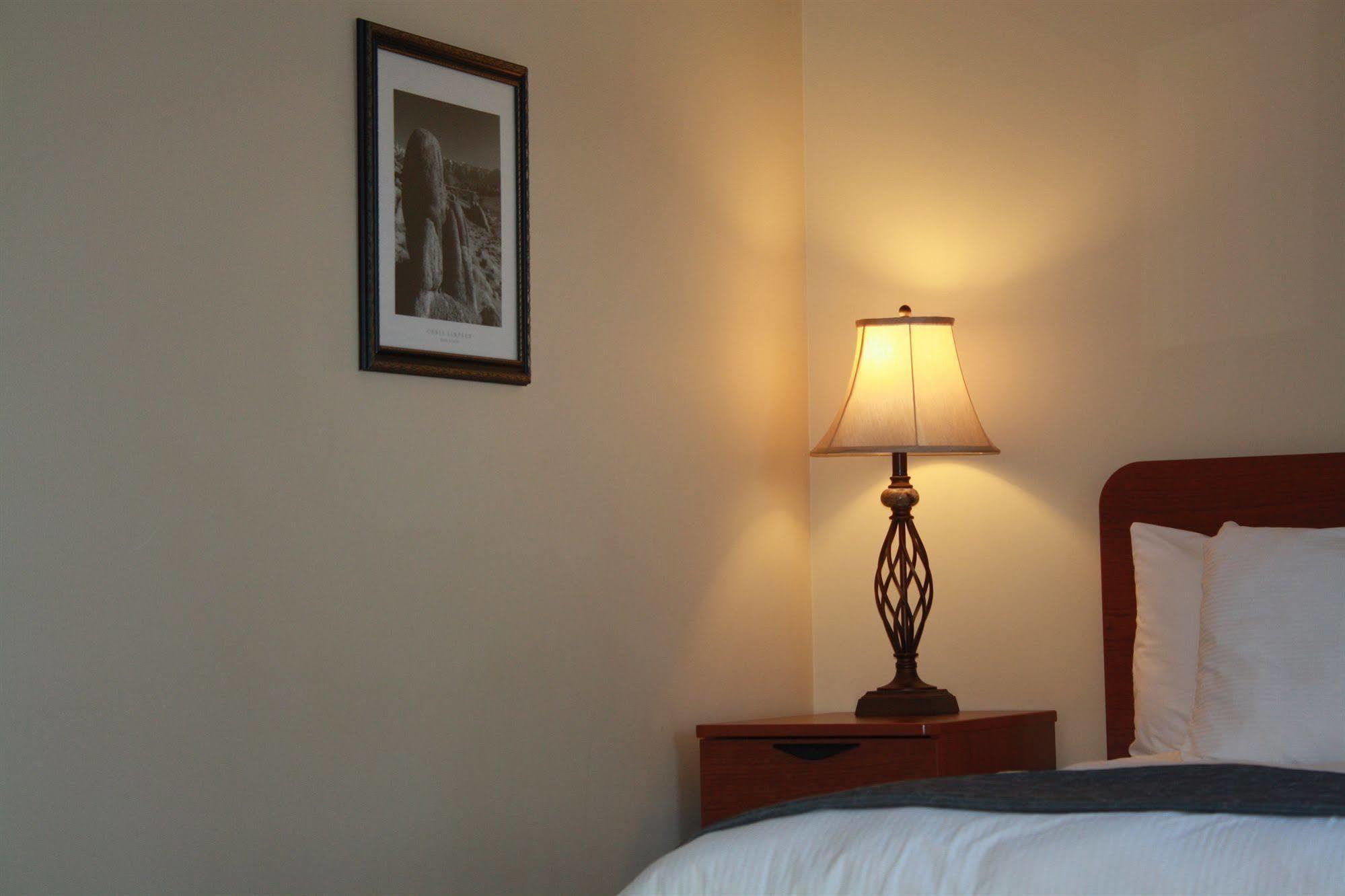 University Of Alberta - Hotel Edmonton Esterno foto