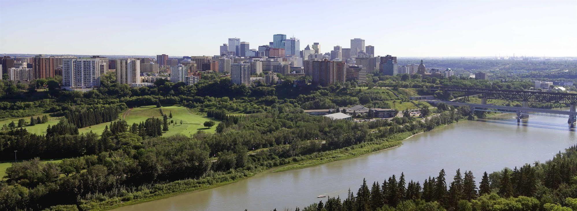 University Of Alberta - Hotel Edmonton Esterno foto