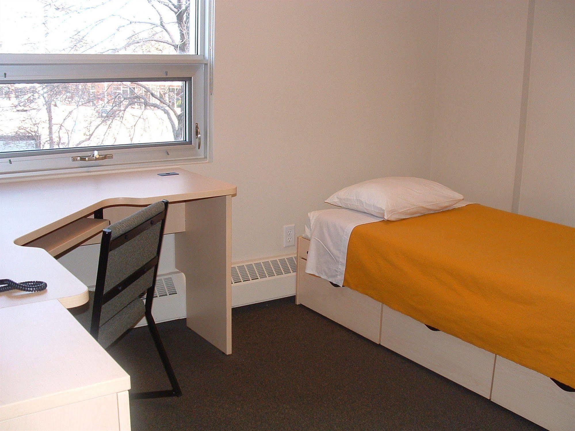 University Of Alberta - Hotel Edmonton Esterno foto