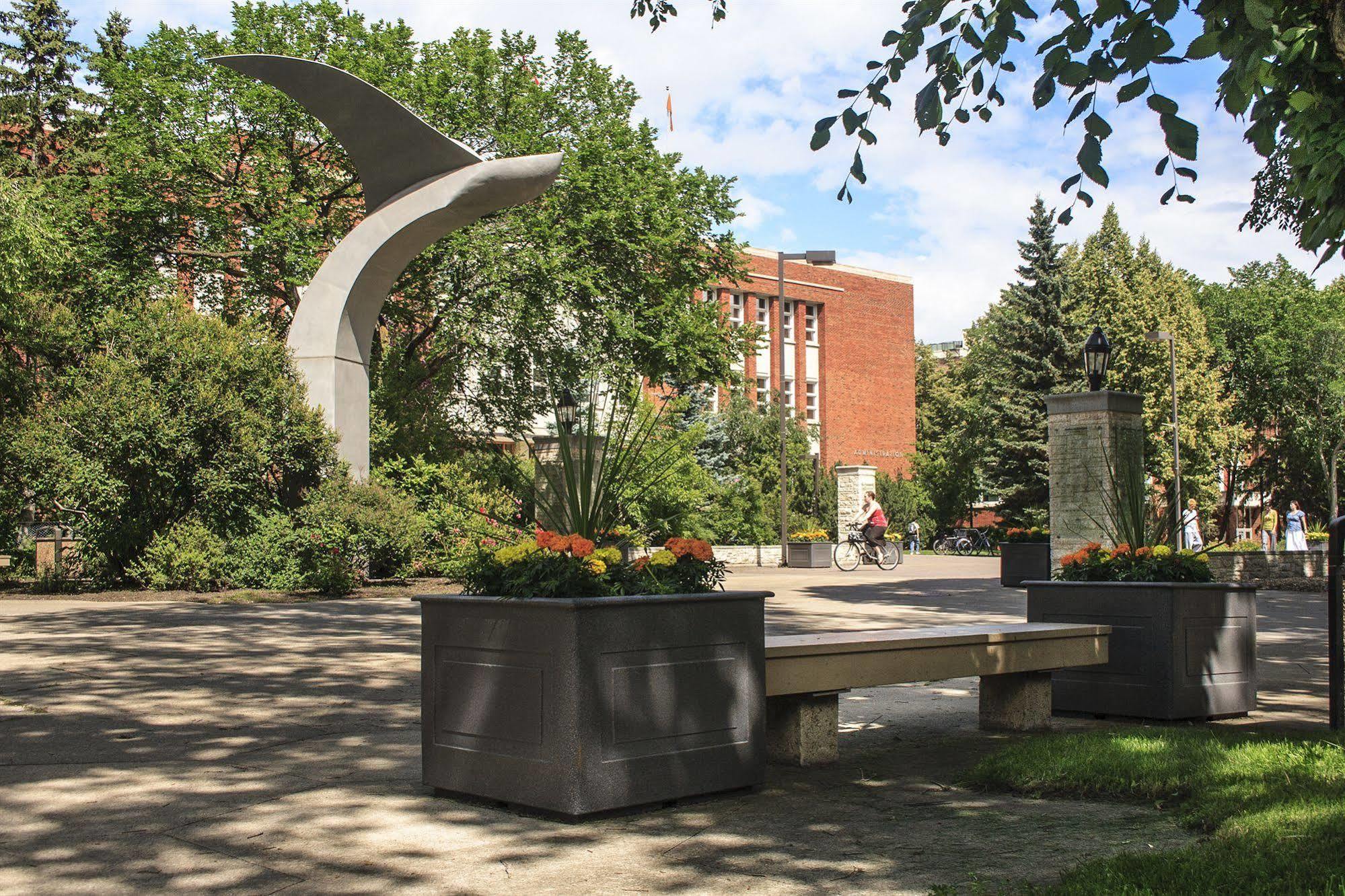 University Of Alberta - Hotel Edmonton Esterno foto